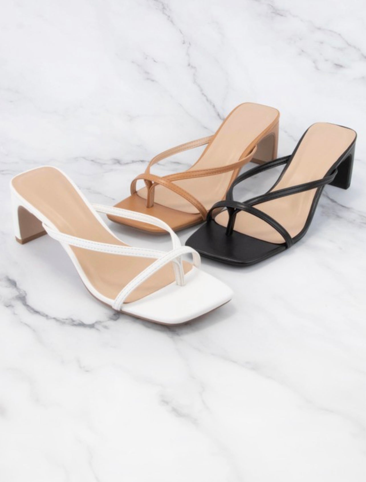 WHITE GADGET SQUARE-TOE THONG STRAP LOW SANDAL HEELS